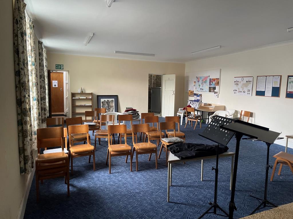 Lot: 140 - FORMER BAPTIST CHURCH - Ground floor meeting room